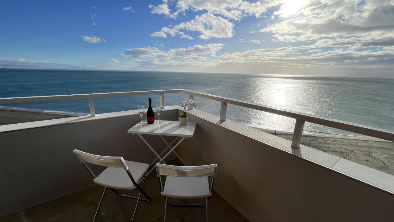 Exclusive Beachfront Apartment Torremolinos - Pool - Paddle - Tenis - Wifi - Central Aircon מראה חיצוני תמונה